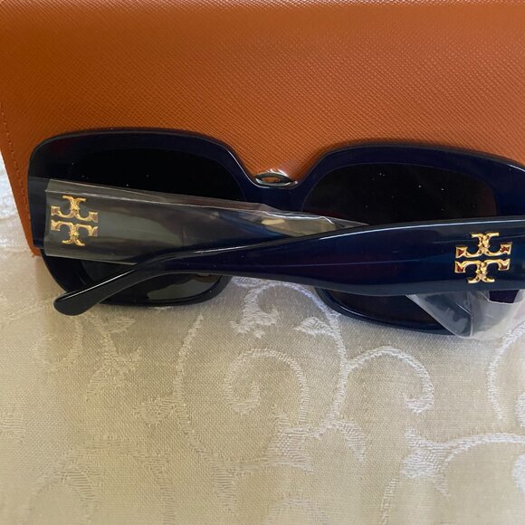 Tory Burch Milky Navy Style 7112 Sunglasses Brand New - Picture 3 of 6